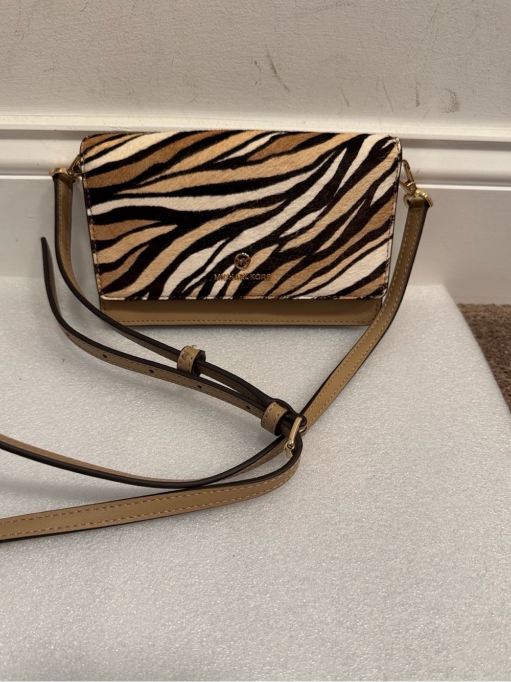 Michael Kors Zebra-Print Crossbody in Tan, brown calfhair

EUC